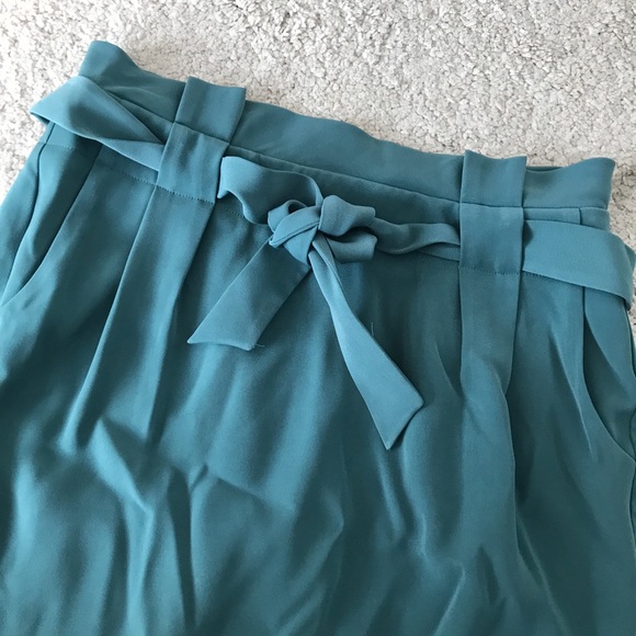 Simons Ribbon Tie in front Skirt - Picture 3 of 5